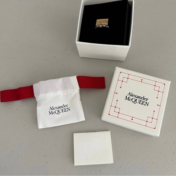 Alexander McQueen McQueen Graffiti crystal-embellished ring - Picture 9 of 14